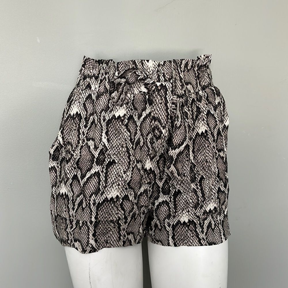 Design Lab High waisted shorts NEW